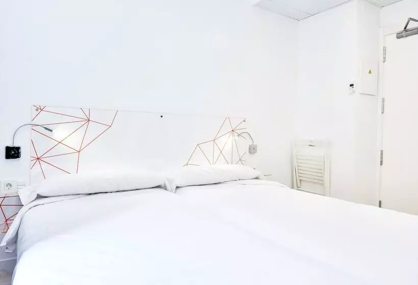 اتاق استاندارد, AMC Granada