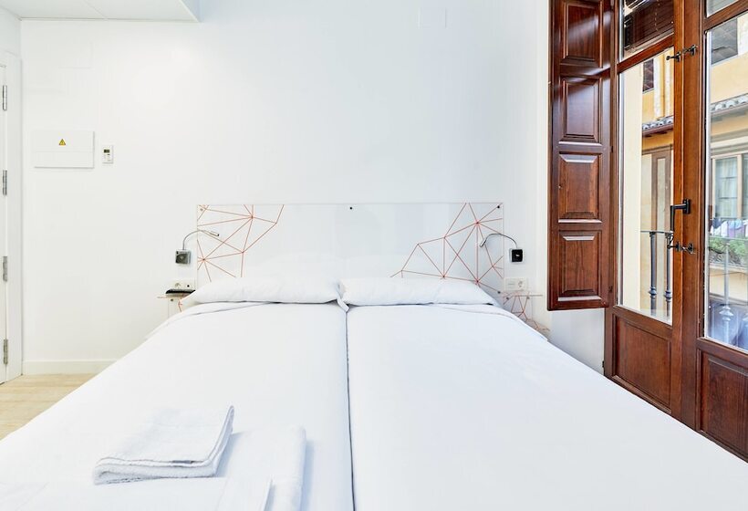 Chambre Standard, AMC Granada