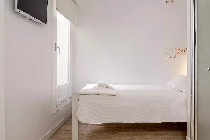 اتاق استاندارد یک نفره, AMC Granada