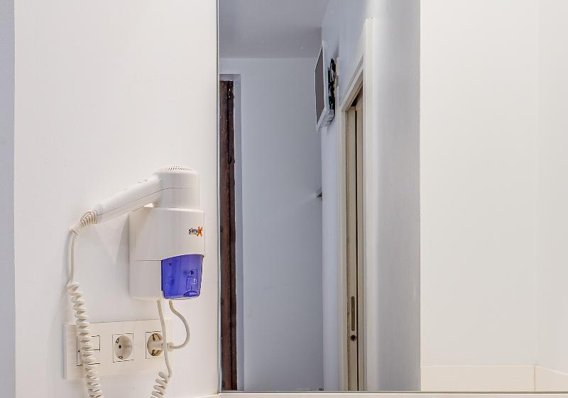 Chambre Triple Standard, AMC Granada