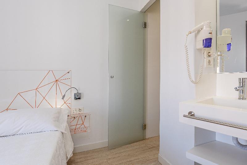 Chambre Triple Standard, AMC Granada