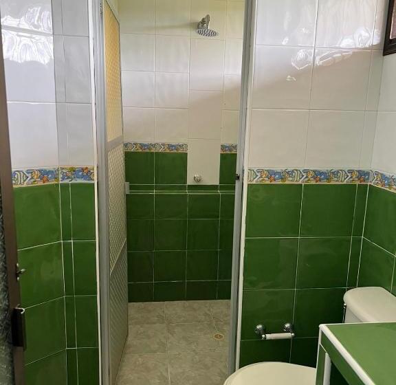 غرفة قياسية ثلاثية, Campestre Los Chiguiros