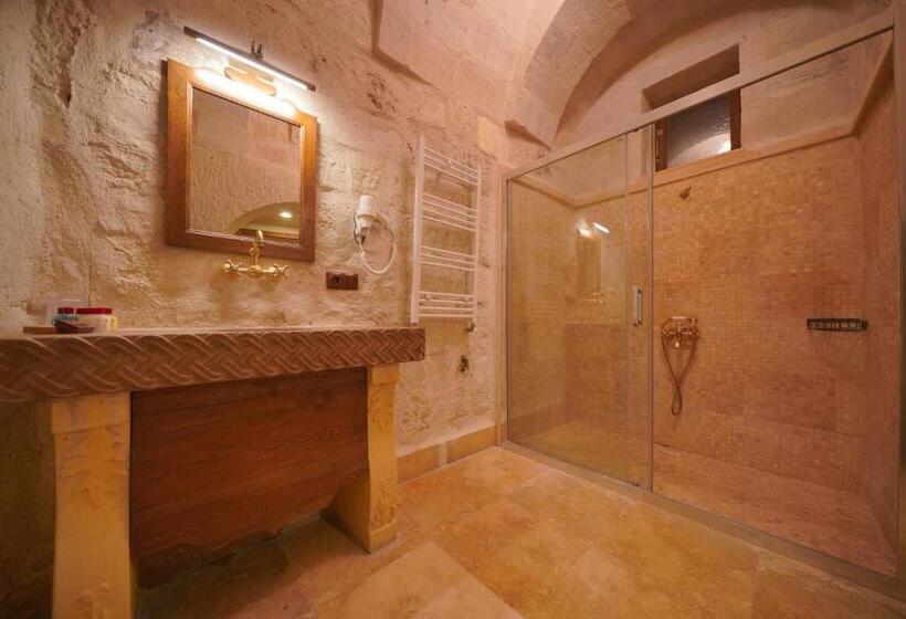 سوییت لوکس, Fairyland Cave