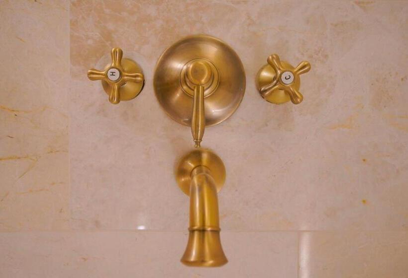 اتاق لوکس با بالکن, Fairyland Cave