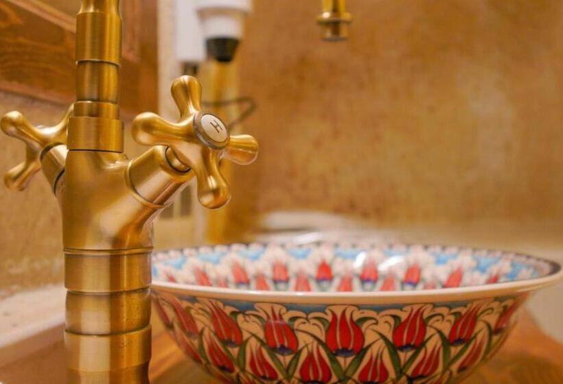 سوئیت با تخت بزرگ, Fairyland Cave