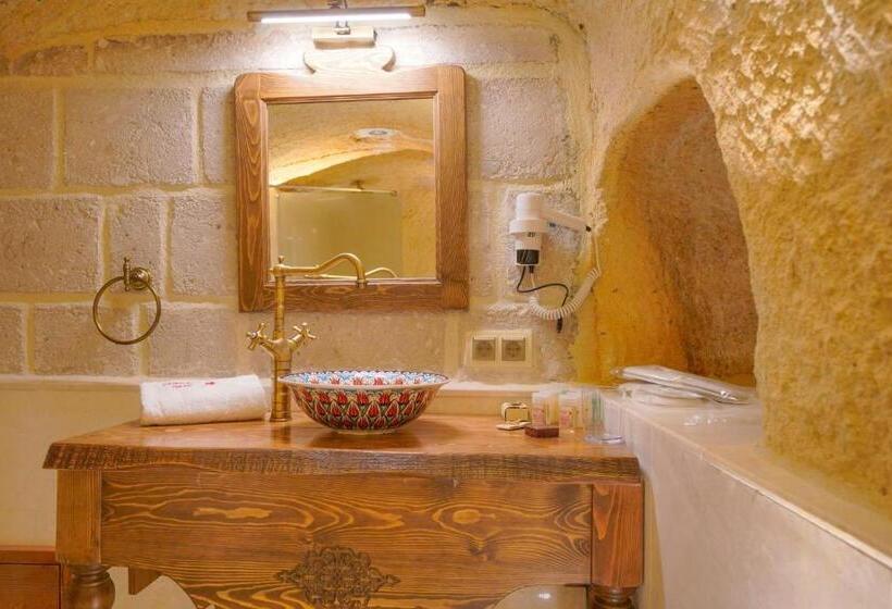 سوئیت با تخت بزرگ, Fairyland Cave