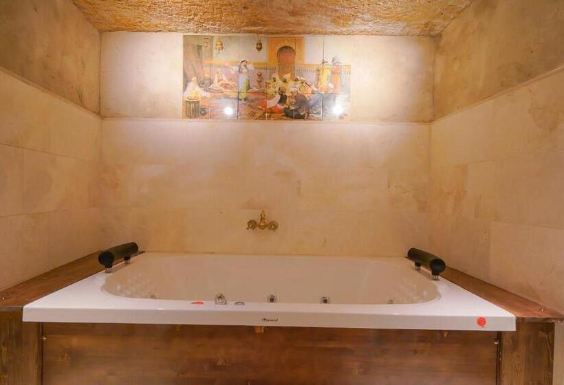 سوئیت با تخت بزرگ, Fairyland Cave