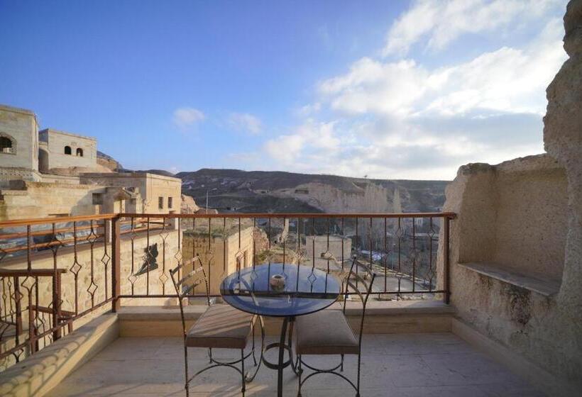 سوییت جونیور با بالکن, Fairyland Cave