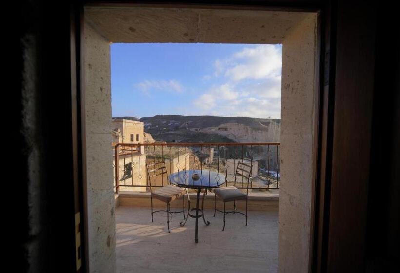 سوییت جونیور با بالکن, Fairyland Cave