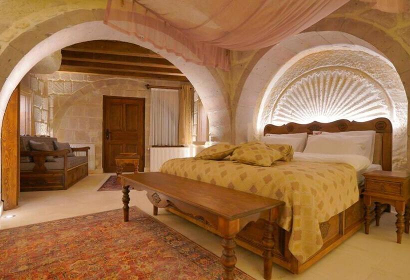 سوییت جونیور با بالکن, Fairyland Cave