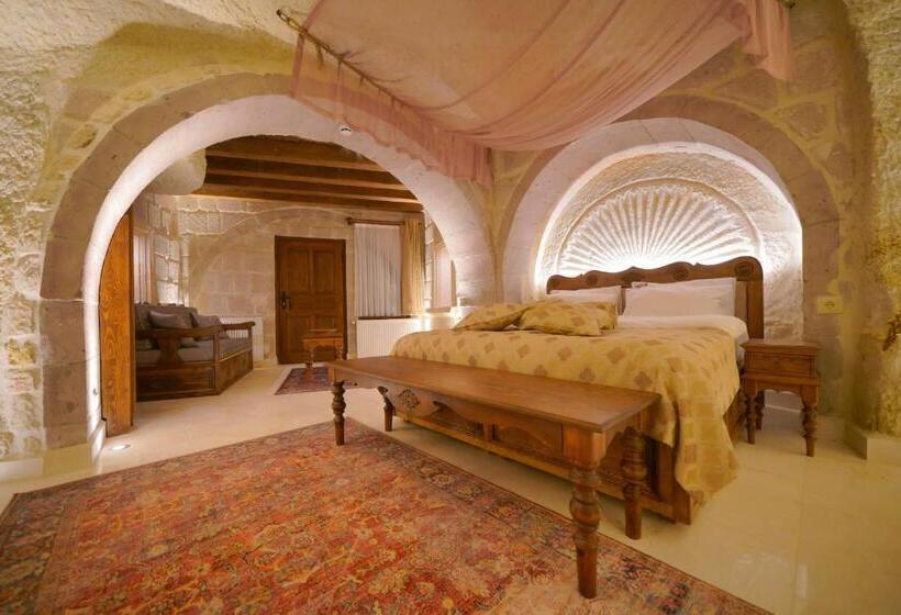 سوییت جونیور با بالکن, Fairyland Cave