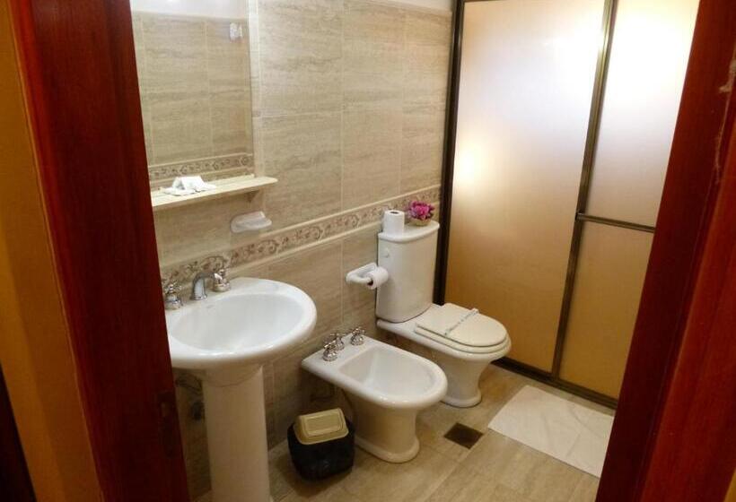 غرفة قياسية ثلاثية, Garden House