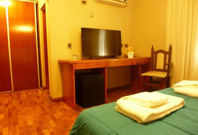 غرفة قياسية ثلاثية, Garden House