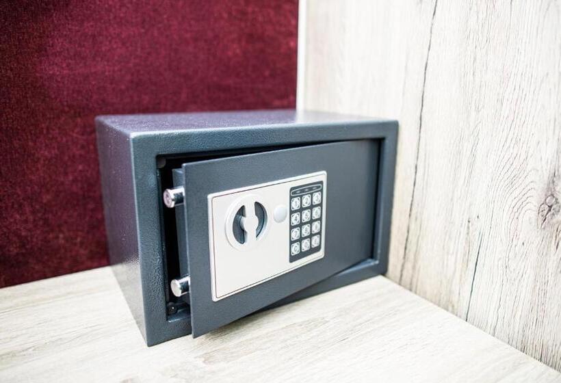 اتاق استاندارد سه تخته با بالکن, Hof