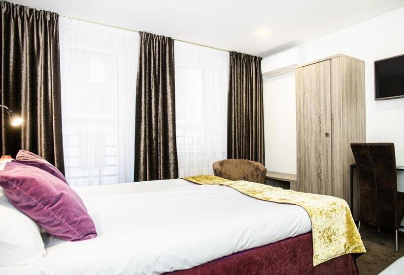 اتاق استاندارد سه تخته با بالکن, Hof