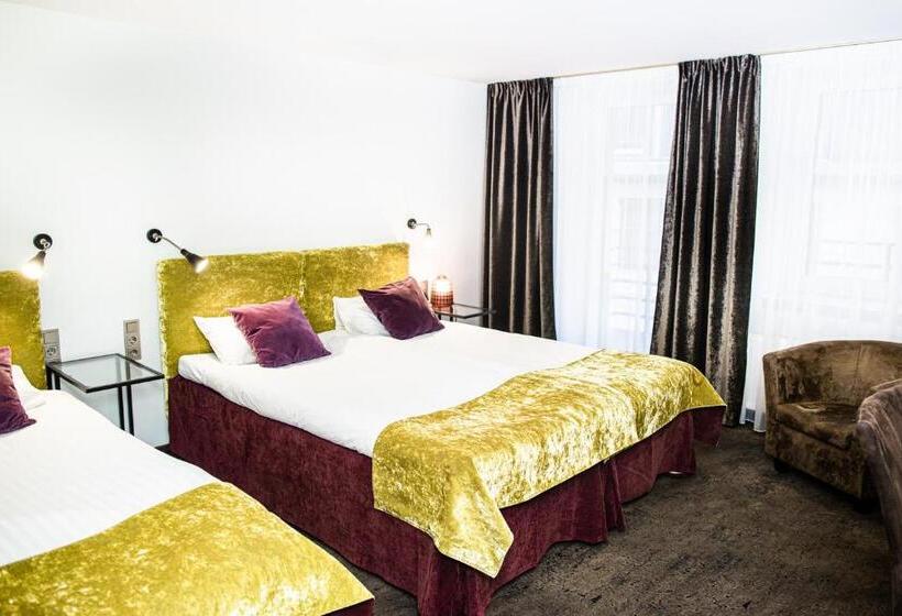 اتاق استاندارد سه تخته با بالکن, Hof