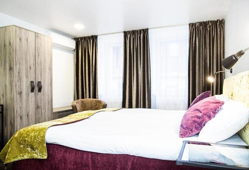 اتاق استاندارد سه نفره, Hof