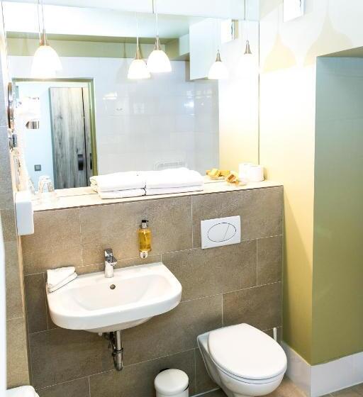 آپارتمان 1 خوابه با بالکن, Hof