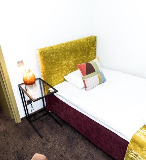 آپارتمان 2 خوابه, Hof