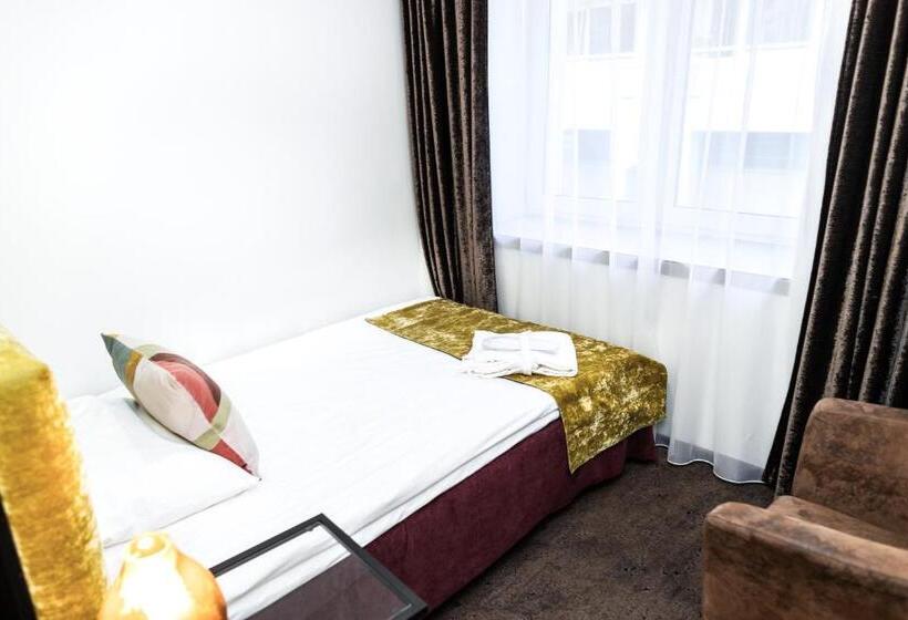 آپارتمان 2 خوابه, Hof