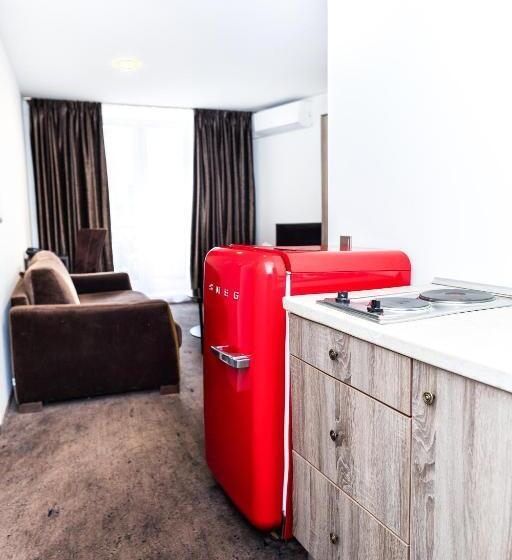 آپارتمان 2 خوابه, Hof