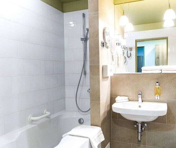 اتاق استاندارد سه نفره, Hof