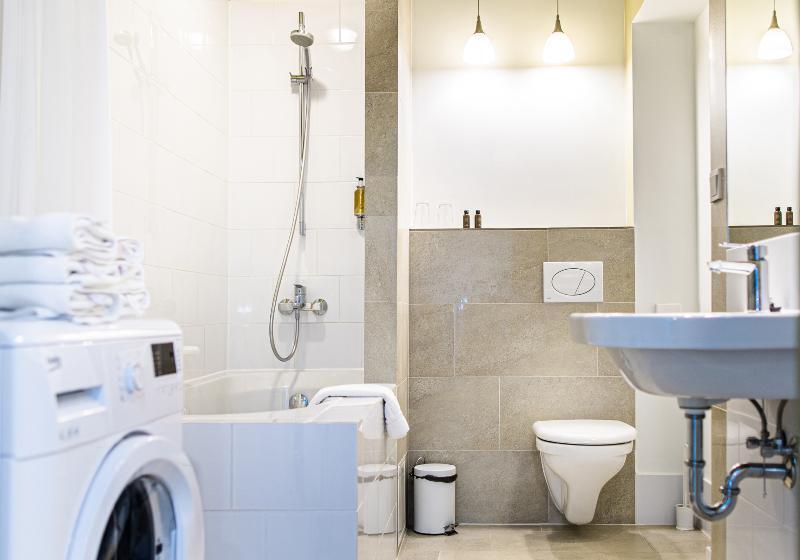 اتاق استاندارد سه نفره, Hof