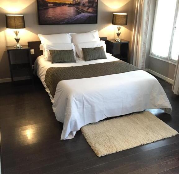 חדר סטנדרט לשלושה, L'avenue