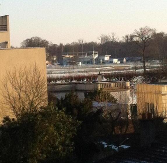 חדר אקונומי יחיד, L'avenue