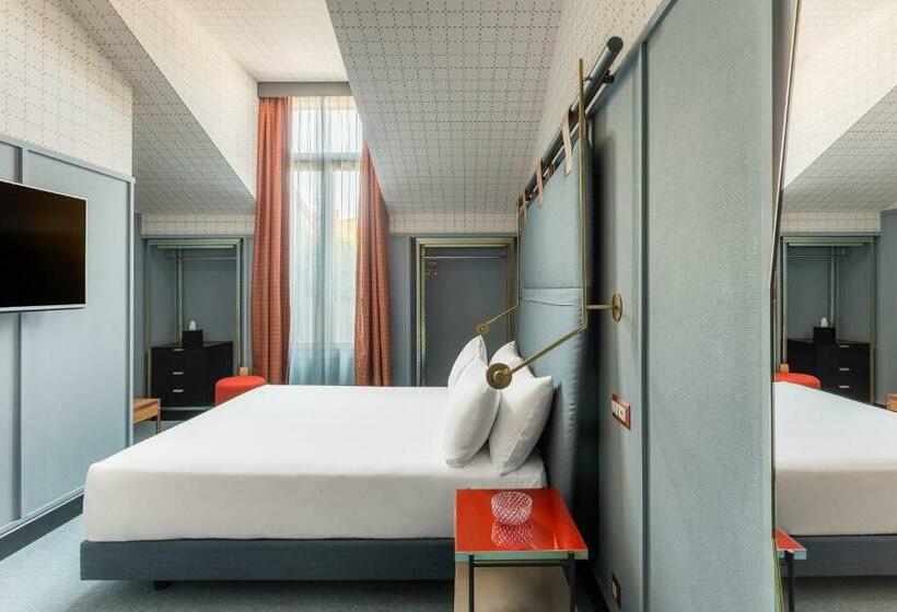 标准间, Room Mate Giulia