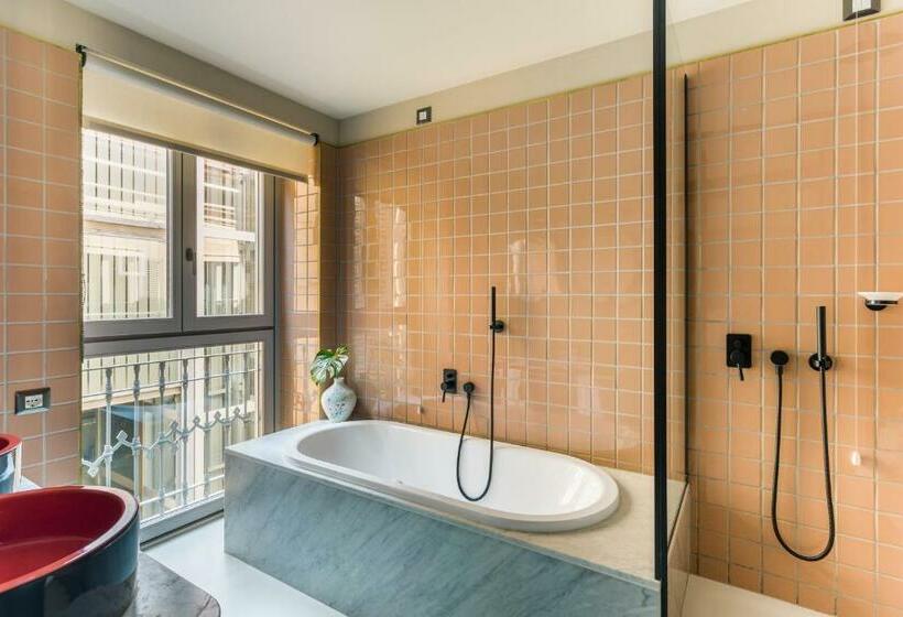 小型套房, Room Mate Giulia