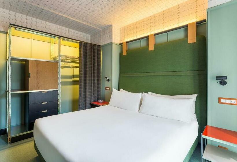 标准间, Room Mate Giulia