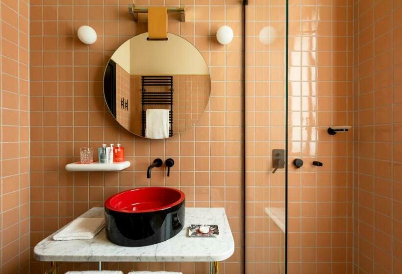 标准间, Room Mate Giulia