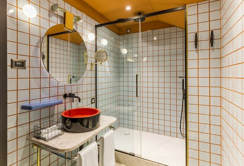 高级大房间, Room Mate Giulia