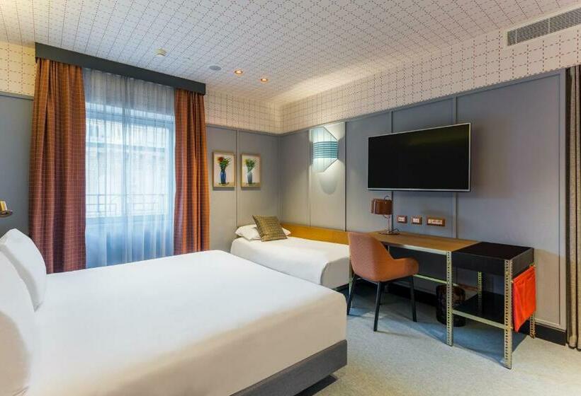 三人经典房间, Room Mate Giulia