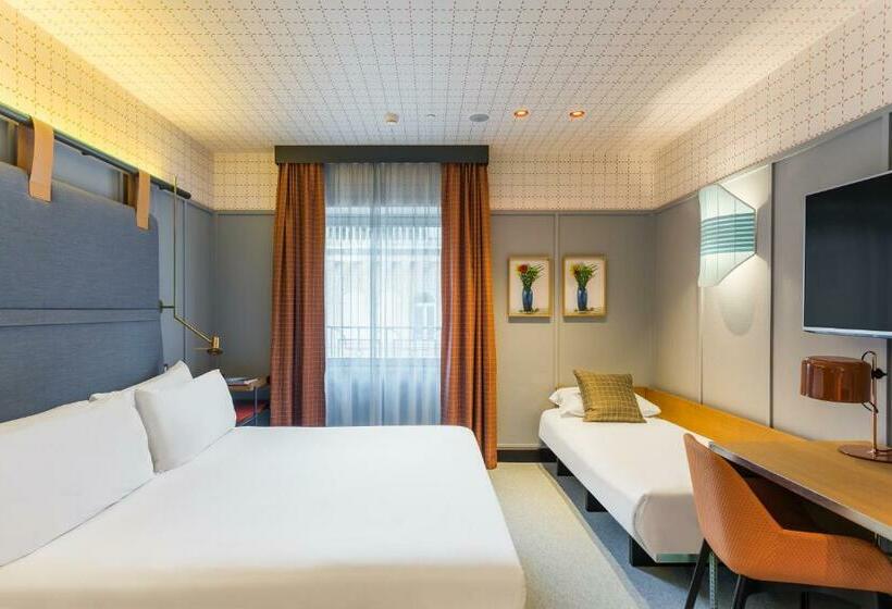 三人经典房间, Room Mate Giulia