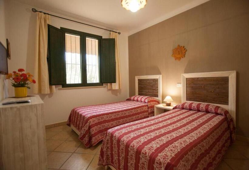 آپارتمان یک خوابه با دری مشترک که هال را جدا می کند., Masseria Tenuta Specolizzi
