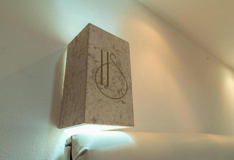 اتاق لوکس با چشمانداز استخر, Silvestre