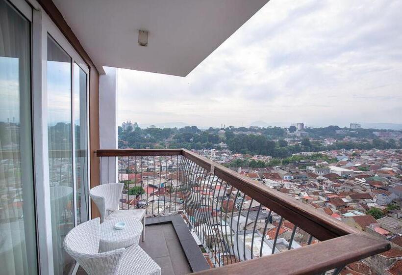 プールの見えるデラックスルーム, The 1o1 Bogor Suryakancana