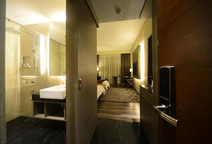 带大床的豪华间, The Light Hotel Penang