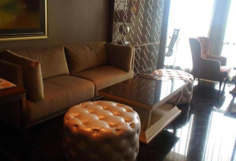 اتاق لوکس با تخت بزرگ, The Light Hotel Penang