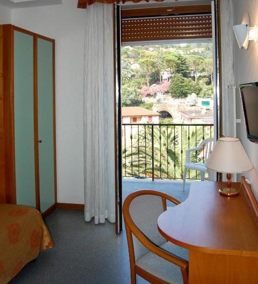 اتاق استاندارد یک نفره, Villa Adriana