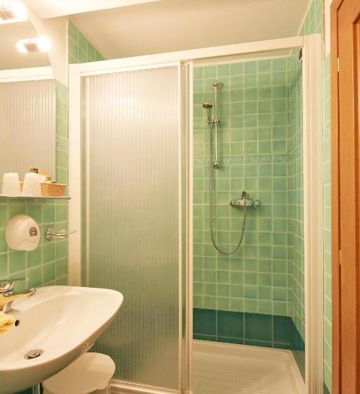 اتاق اکونومی یک تخته, Villa Adriana