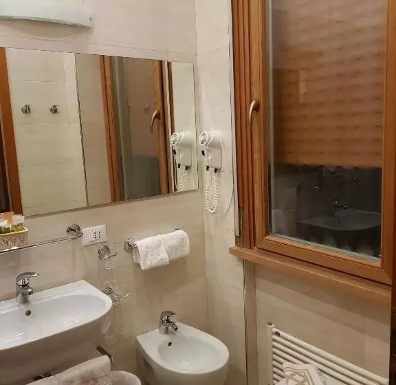 Economy-huone, Villa Adriana