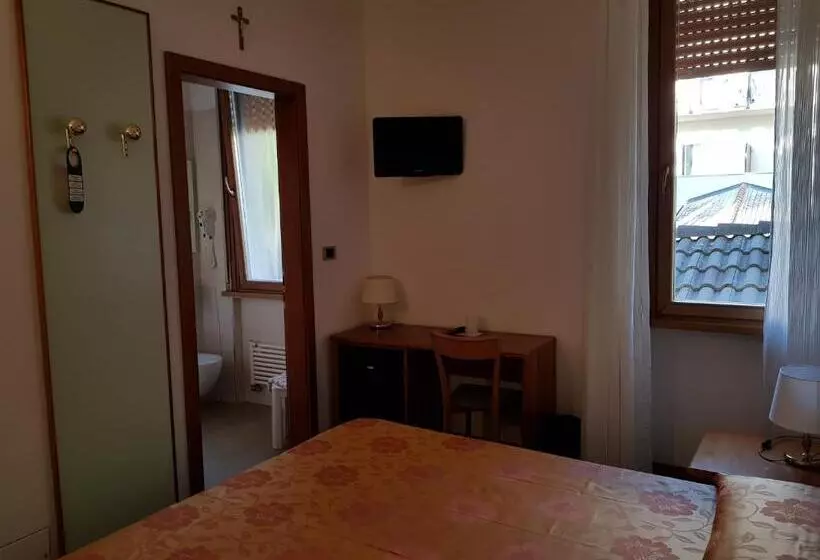 Economy-huone, Villa Adriana
