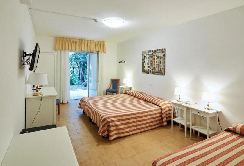 اتاق استاندارد سه نفره, Villa Adriana