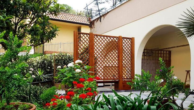 اتاق استاندارد سه نفره, Villa Adriana