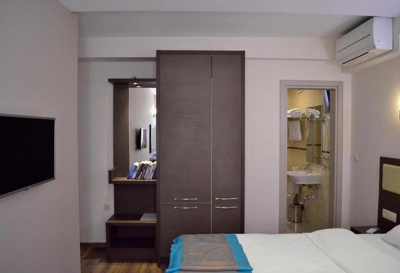 اتاق لوکس, Vlaho