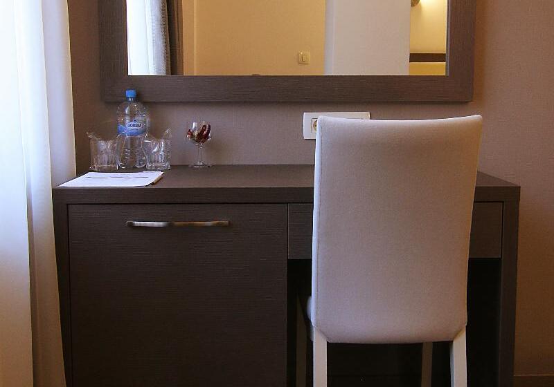 اتاق لوکس, Vlaho