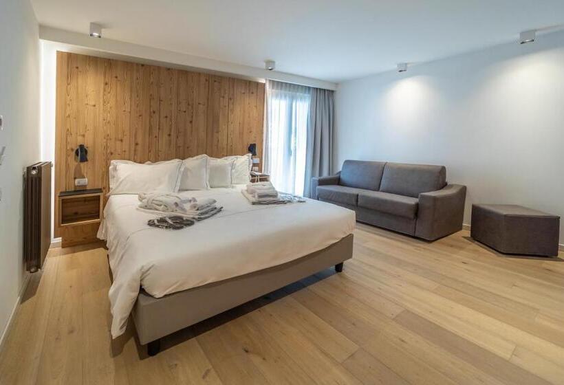 주니어 스위트, White Angel